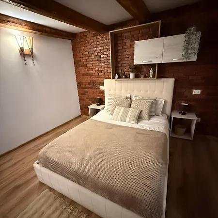 Apartment Old